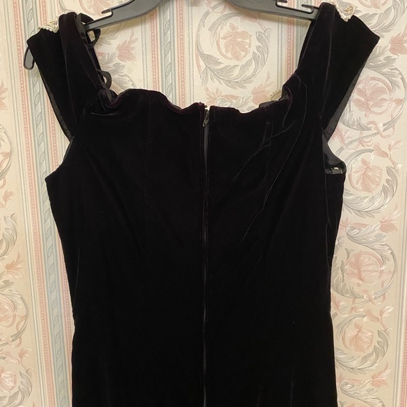 Vintage 80s Black Velvet Lace Gown StraplessOff-Shoulder Zum Zum Sheath Black - Picture 7 of 12